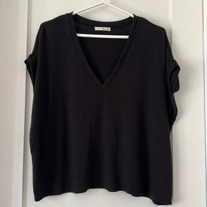 Aritzia (Wilfred Free) black oversized t-shirt size medium